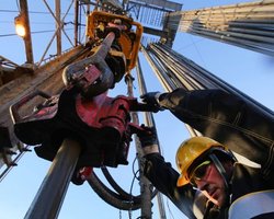 Топливо подорожает. Каких последствий ожидать из-за прекращения транзита в ЕС нефти "Лукойла"