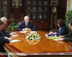 Лукашенко предложил вывести на улицы для защиты власти вооруженные "народные дружины"