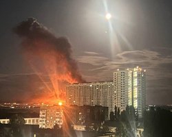 Саратов атаковали ударные БПЛА: небо содрогается от вспышек и взрывов (видео)