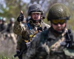 "Воины уничтожают россиян": командующий ВСУ заинтриговал "хорошими новостями" с фронта (видео)