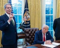 "Сигнал России": у Трампа назвали соглашение о недрах "историческим" и объяснили его значение для стран