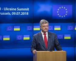Желаю Трампу успехов в попытке вернуть Путина в строй, - Порошенко