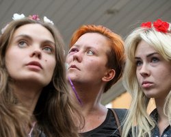 Лидер Femen попросит политического убежища в Швейцарии - Ъ