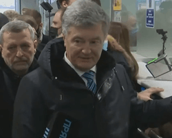 В МВД объяснили, как Порошенко оказался в базе розыска (фото)