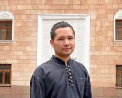 Киргизский пианист Викрам Рузахунов освобожден из-под стражи в Казахстане и направляется домой