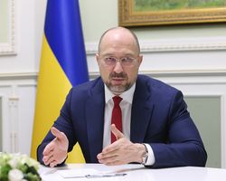 Шмигаль заявив, що Україна й надалі стикатиметься з хвилями пандемії