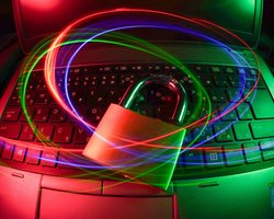 "Відключіться від мережі, змініть паролі": рекомендації CERT-UA під час злому держсайтів