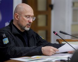 Резервные генераторы и ремонтные бригады из областей: Шмыгаль рассказал, как Киеву возвращают тепло и свет