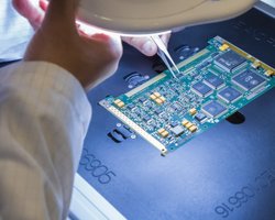 США перекрыли поставки "серых" чипов в Россию, раскрыв иностранных посредников