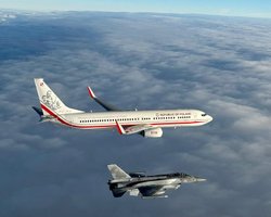 Після вибухів: збірна Польщі вилетіла в Катар на ЧС-2022 у супроводі винищувачів F-16