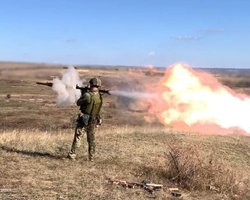 Морпехи уничтожили несколько грузовиков ВС РФ на трассе Алешки — Новая Каховка (фото)