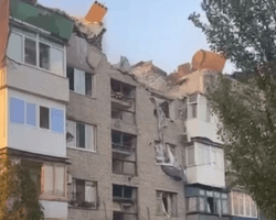 Российские войска обстреляли многоэтажный дом в Покровске (видео)