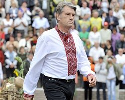 Ющенко на вертолете прилетел в Хоружевку за предвыборным благословением