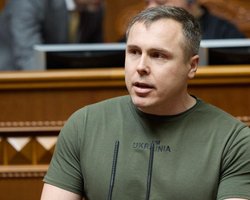 "Должны готовиться быть офицерами": в Раде раскритиковали разрешение на выезд юношей до 22 лет (видео)