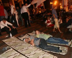 Количество голодающих на митинге под Украинским домом увеличилось, - СМИ