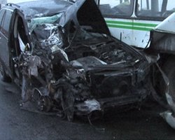 ДТП в Днепропетровске: внедорожник разнес автобус  