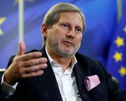 Хан верит, что Зеленский освободит Украину от "олигархического захвата"