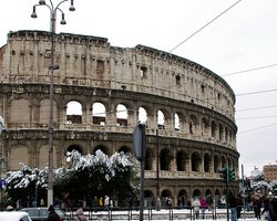 Мороз разрушает римский Колизей