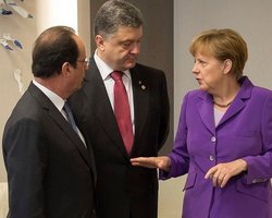 Порошенко, Меркель и Олланд обсудили ситуацию под Дебальцево