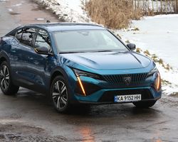 Французский шарм: тест-драйв нового Peugeot 408