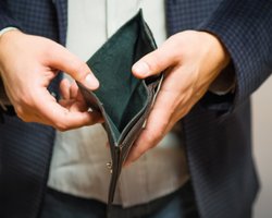 Обнищание по-украински: за два года количество бедных выросло вдвое, а богатых — втрое