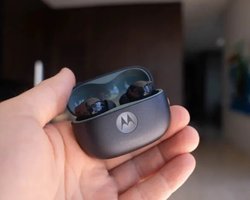 Гідна альтернатива AirPods за нижчою ціною: вийшли нові навушники Moto Buds 2 Plus (фото)