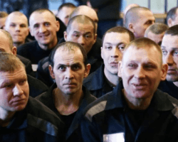 В РФ из-за вербовки заключенных на фронт снизилось тюремное население и начали закрываться колонии