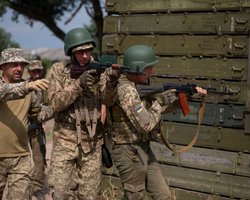 Столько же набирают в РФ: Украина призывает в армию 30 тысяч человек в месяц, — NYT