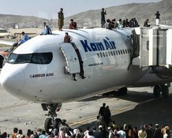 За пять дней из аэропорта Кабула вылетели 18 тысяч человек, – Reuters