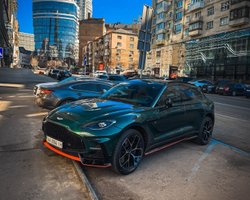 До сотні — за 3,3 с: у Києві засвітився найпотужніший бензиновий кросовер у світі (фото)