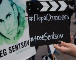 В Киеве проходит акция в поддержку Сенцова