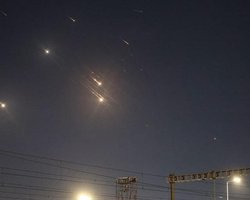 ЦАХАЛ завдасть потужного удару вночі: Іран випустив по Ізраїлю майже 200 ракет (відео)