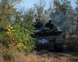 "Ситуация очень тяжелая": ВС РФ пытаются отрезать ВСУ возле Купянска-Узлового (видео)