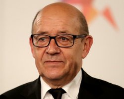 "Россия - ужасающий и невыносимый сосед, но с ней нужно разговаривать", - МИД Франции