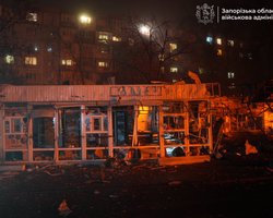 "Будинки, магазини, ринок": РФ вдарила по Запоріжжю, є загиблі та поранені (фото, відео)