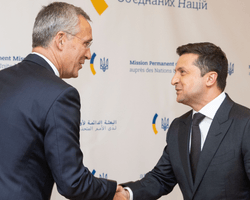 Зеленский говорил с генсеком НАТО о возможном взаимодействии на саммите Альянса в 2023 году