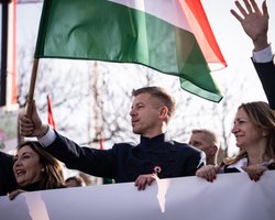 Петер Мадяр попередив угорців про загрозу виходу з Євросоюзу: "Незворотній крок"