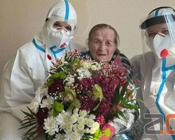 "Впервые попала в больницу": В Черновцах 100-летняя женщина победила COVID-19 (фото)