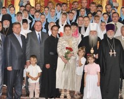 Жена Януковича будет опекаться богословами