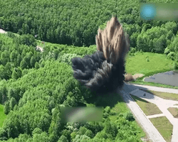 Испугались ДРГ: россияне подорвали дорогу на границе Украины, РФ и Беларуси, — соцсети (видео)