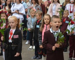 Маски сорваны. Как прошло 1 сентября в Украине и чем грозит невыполнение школами санитарных правил