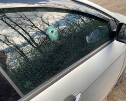 В районе Красногоровки боевики обстреляли автомобиль с журналистами