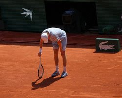 "Ролан Гаррос" косить топових тенісистів: перша ракетка світу вилетів із чемпіонату через спеку
