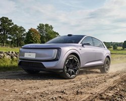 Ціна $40 000 і запас ходу 750 км: у продаж надійшов потужний електрокросовер Audi (фото)