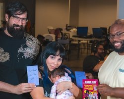 Американка виграла турнір Mortal Kombat із п'ятиденною дитиною на руках (фото)