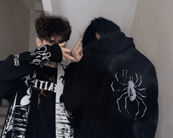 У Києві біля "Ocean Plaza" затримали прихильників "ПВК Редан", — ЗМІ (фото, відео)