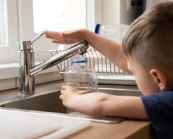 Масштабний блекаут в Україні: у яких містах зникло водопостачання та коли повернеться