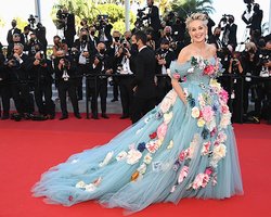 Карла Бруни и Шерон Стоун: топ-8 лучших платьев Каннского кинофестиваля в истории (фото)