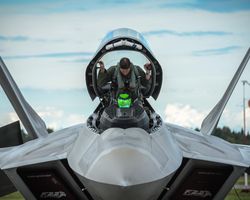 Истребители НАТО получили разрешение атаковать самолеты РФ