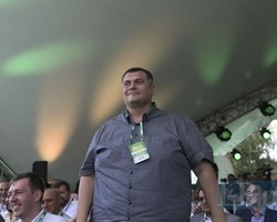 По мажоритарке от "Слуги народа" идут Юзик из "Квартала 95" и журналист Дубинский